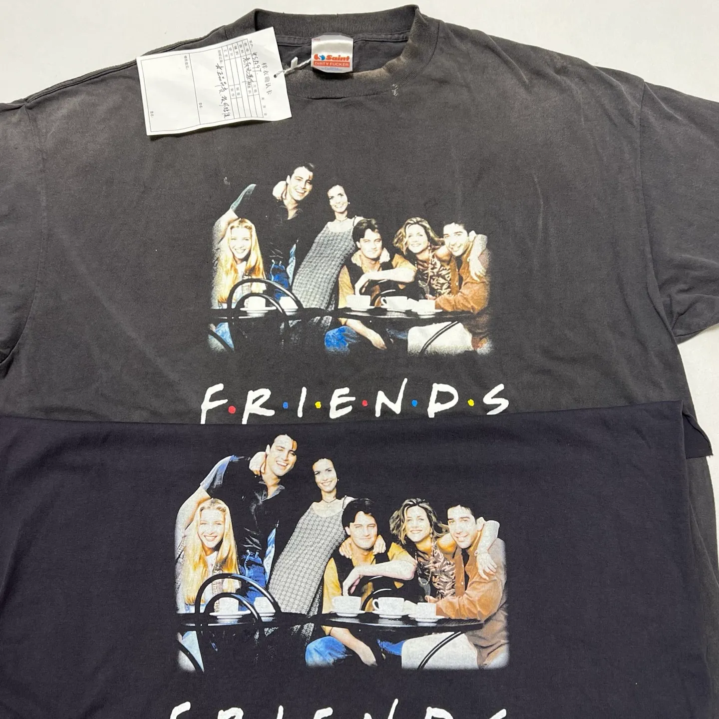 Domestic top printing factory God restores SAINT Mxxxxxx × FRIENDS FRD_SS TEE/FRIENDS/BLK Friends co-branded TEE Black stills TEE Washed black S-XL The ceiling of American dramas A must-have for feelings Assute ready-made garments washed and distressed Correct accessories Friends co-branded washed